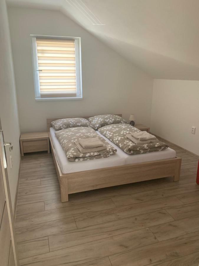 Apartmanovy Dom Magda Vrbov Extérieur photo