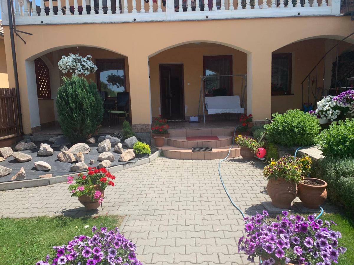 Apartmanovy Dom Magda Vrbov Extérieur photo