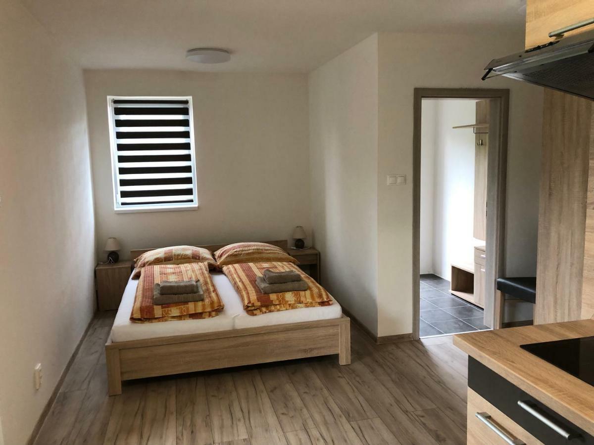 Apartmanovy Dom Magda Vrbov Extérieur photo