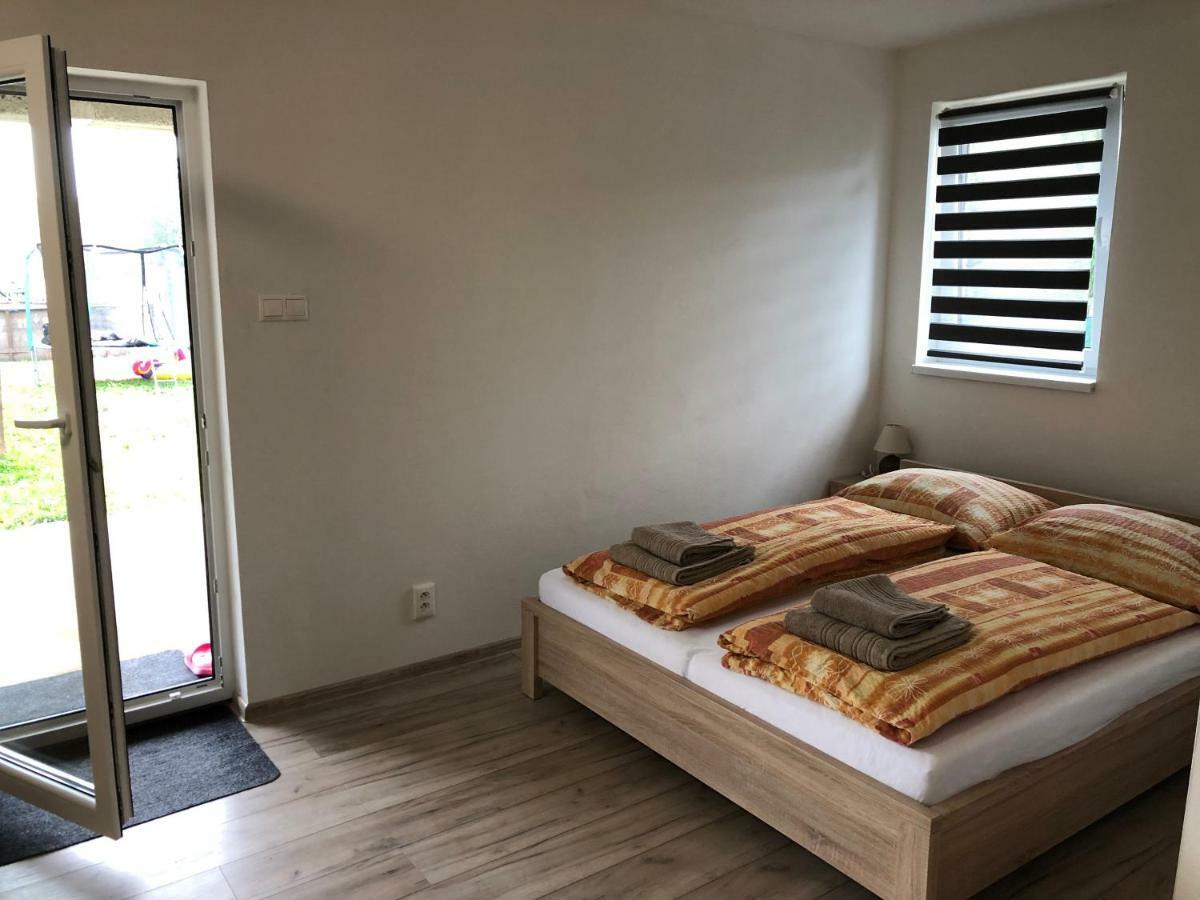 Apartmanovy Dom Magda Vrbov Extérieur photo